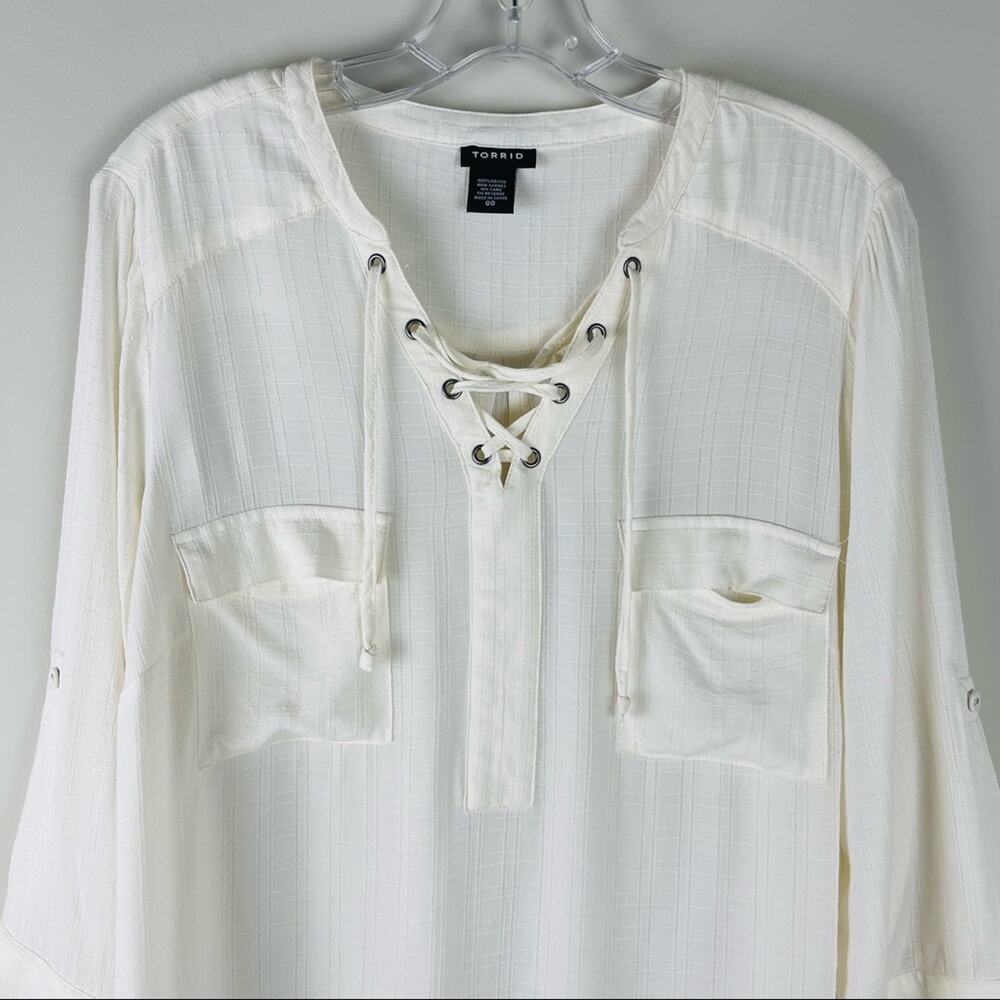 Torrid cream plaid tie lightweight 3/4 sleeve blouse top 10/12 - Picture 2 of 7